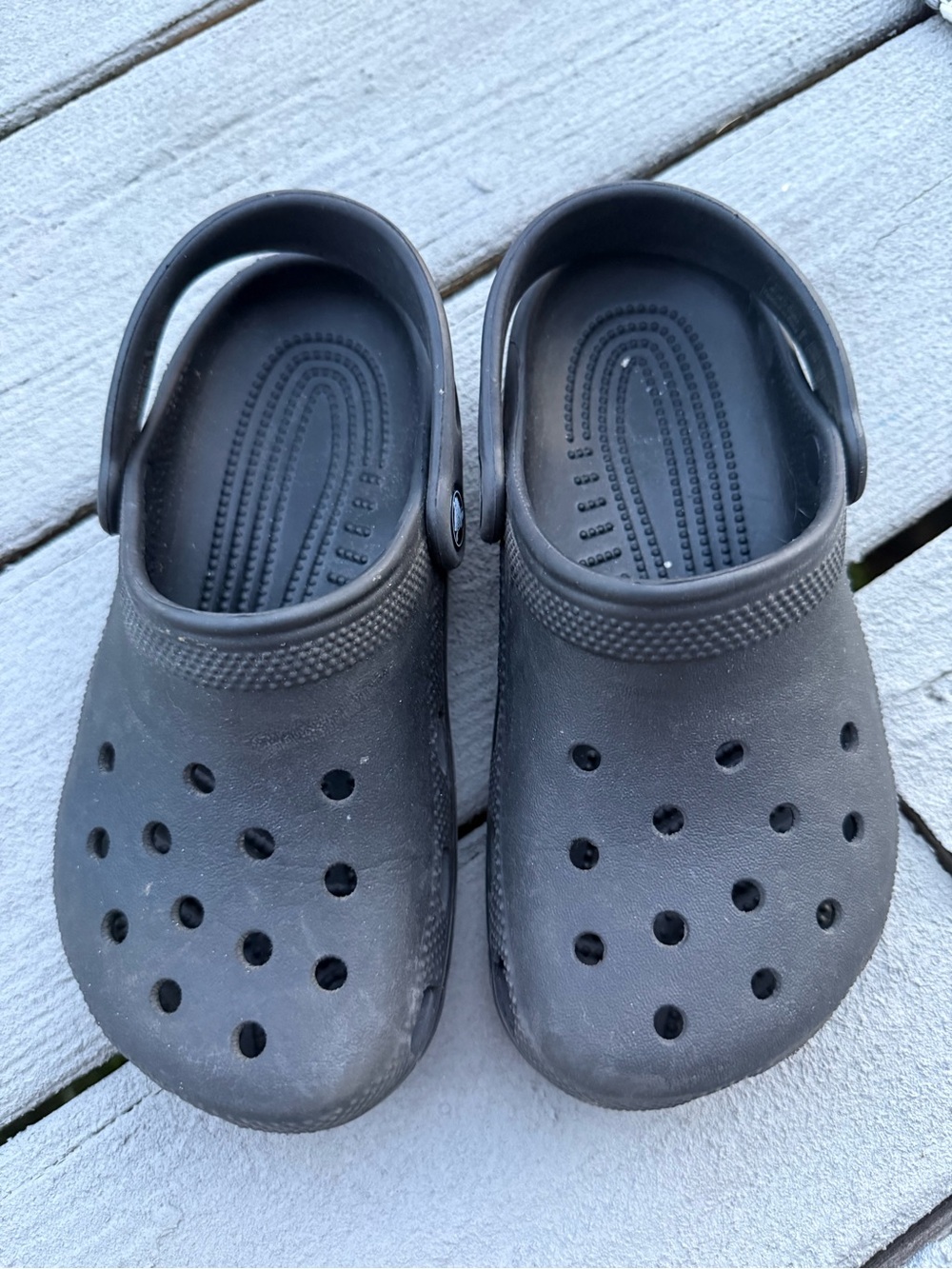 CROCS Kids Classic Clog in Black J1